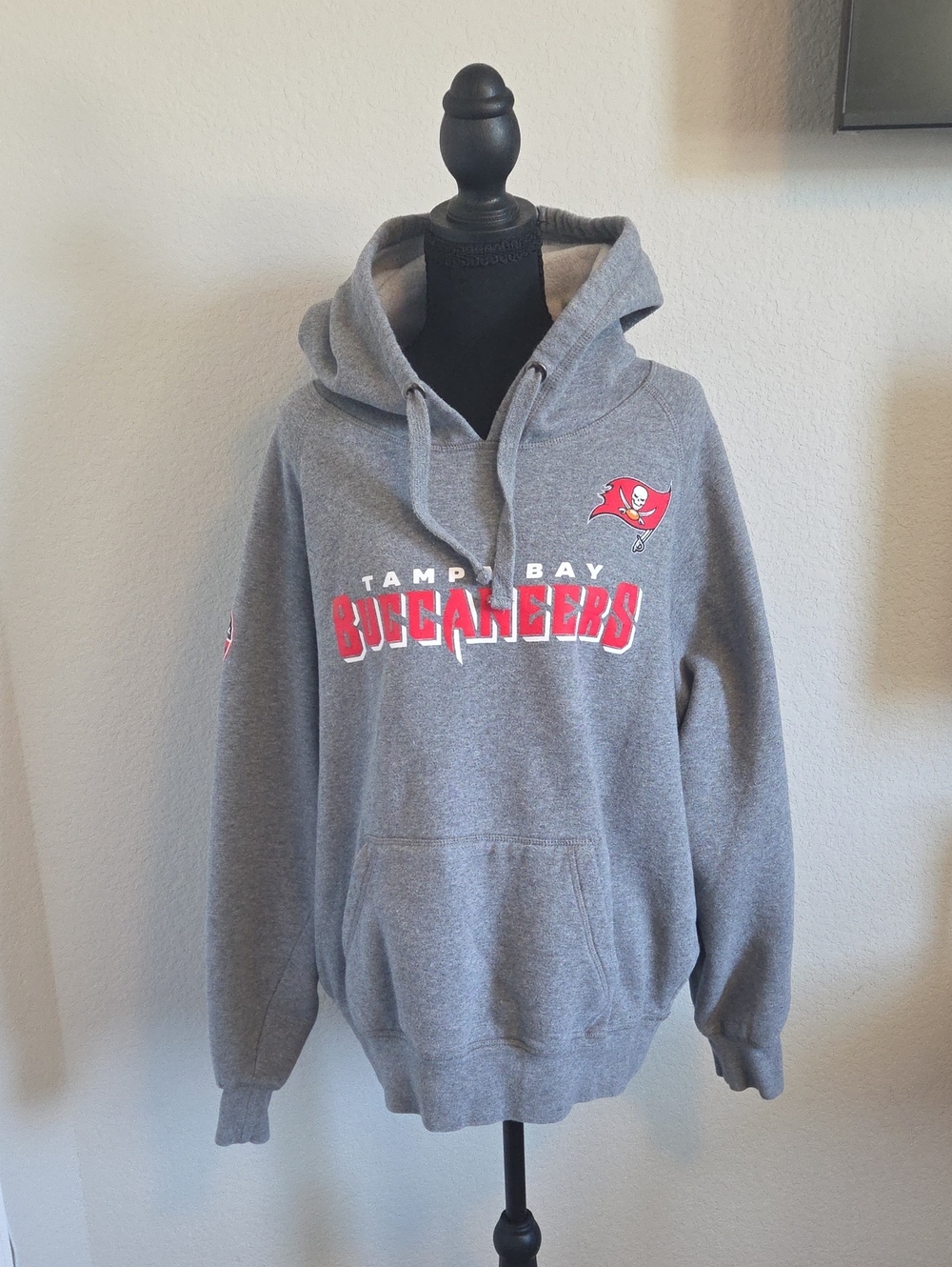 NFL Team Apparel Tampa Bay Buccaneers Gray Pullover Hoodie Sweatshirt XL